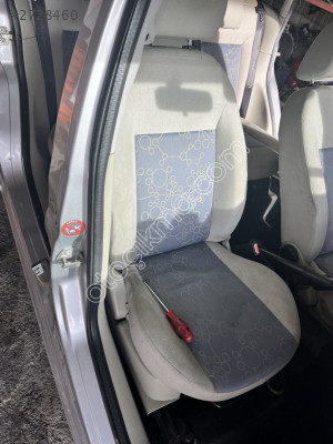 FORD FİESTA SAĞ ÖN KOLTUK HATASIZ