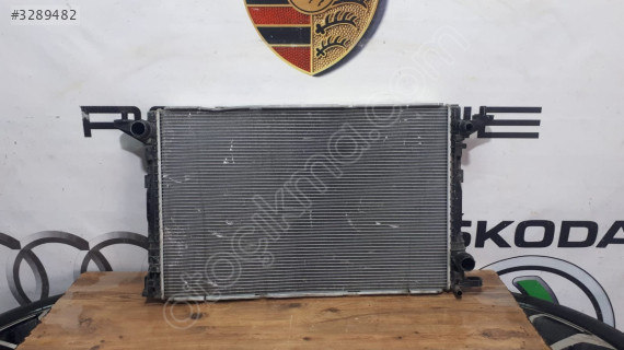 AUDİ A4 A5 SU RADYATÖRÜ 8W0121251AB ORJİNAL ÇIKMA PARÇA