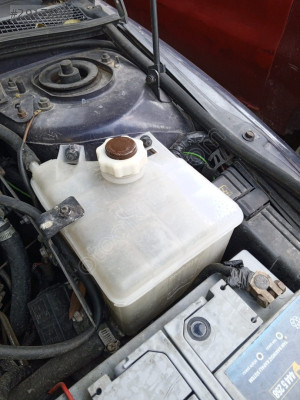 RENAULT LAGUNA 1 RADYATÖR SU DEPOSU ORJİNAL ÇIKMA