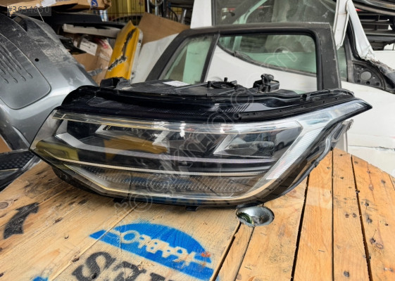 VOLKSWAGEN TİGUAN SOL FAR ORJİNAL HATASIZ EYÜPCAN OTO’DA