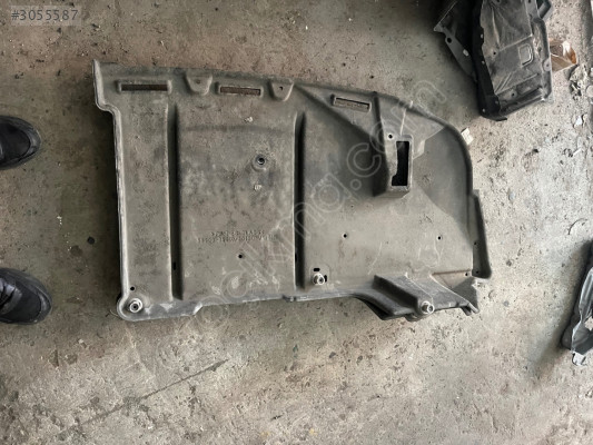 Toyota avensis t27 arka tampon alt plastiği orjinal çıkma parça