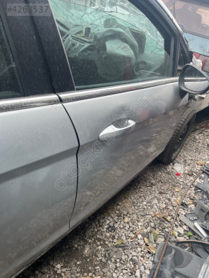 Fiesta sağ ön kapı