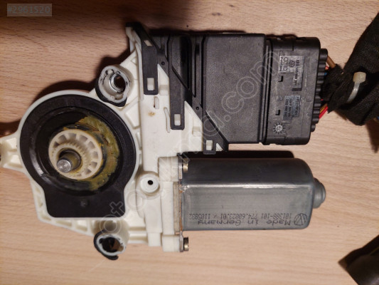 VOLKSWAGEN GOLF SAĞ CAM MOTOR ARKA BEYIN
