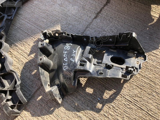 LAND ROVER DEFENDER L663 SOL ARKA TAMPON BRAKETİ  L8b2-17a882-A