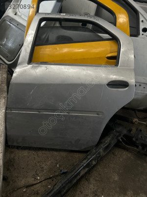 Dacıa Logan sol arka kapı