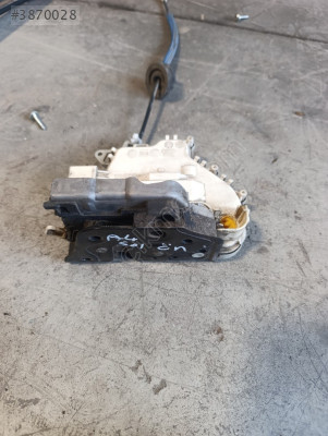 8J1837015 Audi A4 sol ön kapı kilidi