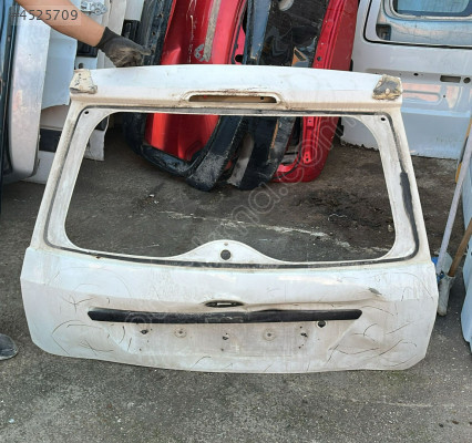 FORD FİESTA ARKA BAGAJ KAPAĞI