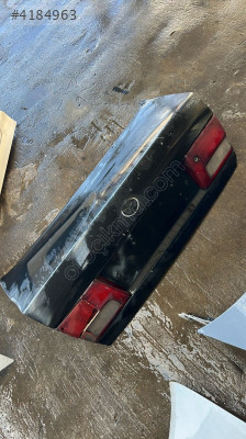 Toyota carina bagaj kapağı