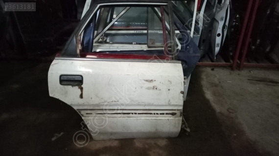 Mazda 626 sağ arka kapı  1993