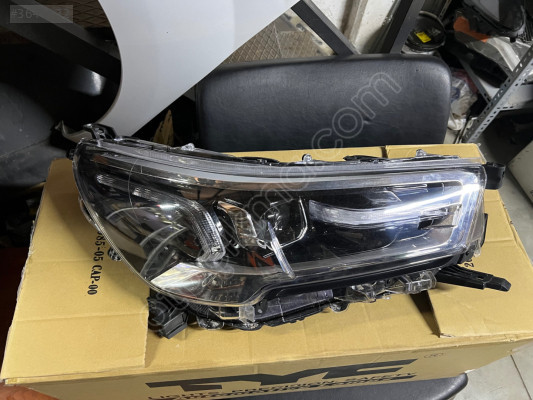 TOYOTA HİLUX SAĞ FAR TYC MARKA SIFIR