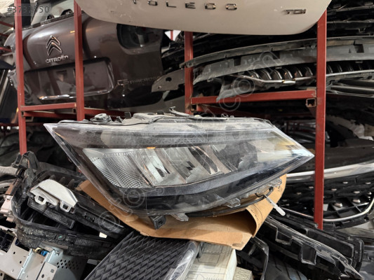 SEAT ARONA ÇIKMA ORJİNAL SAĞ ÖN FAR BD2