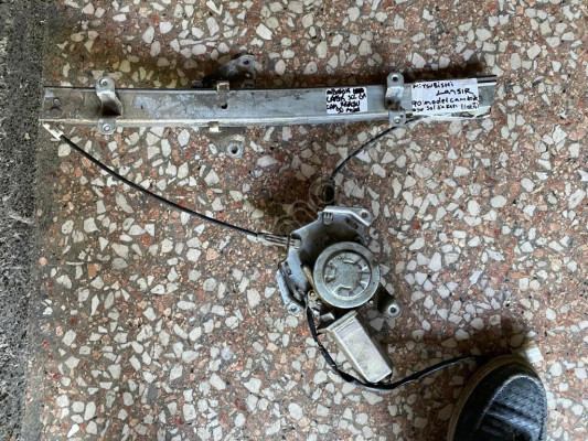 MİTSUBİSHİ LANCER SOL ÖN KAPI CAM KRİKOSU ELEKTRİKLİ 1990 MO