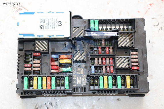 BMW 5 SERİSİ G30 G31 SİGORTA KUTUSU 6114683709101