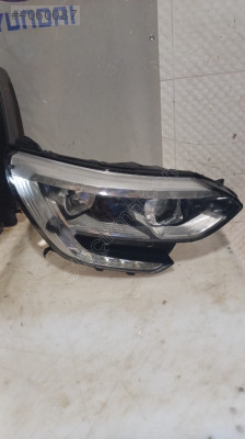 Renault Megane4 sağ ön far siyah söket