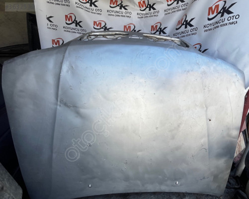 Nissan Primera kaput