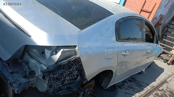 peugeot 508 sağ arka çamurluk