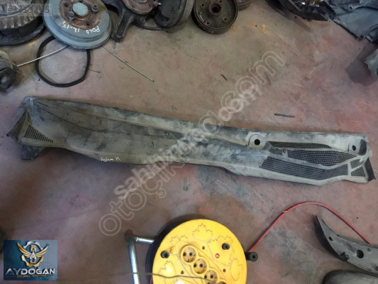 OTO CEM'DEN ÇIKMA OPEL ASTRA H ÖN CAM ALT IZGARASI