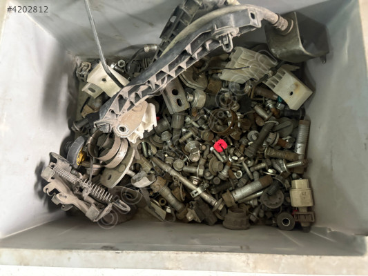 TOYOTA YARİS KARIŞIK CIVATALAR