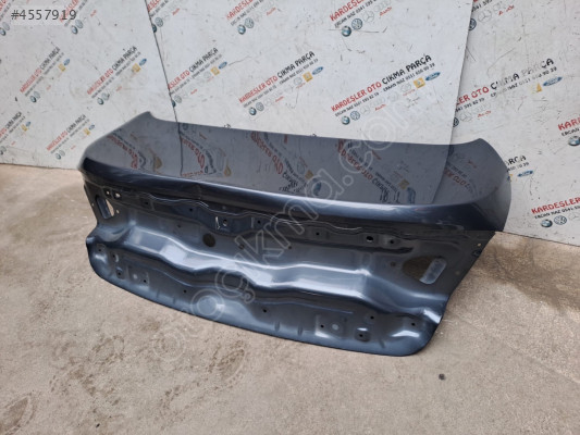 Renault megane 4 arka bagaj kapağı (hasarlı parça)