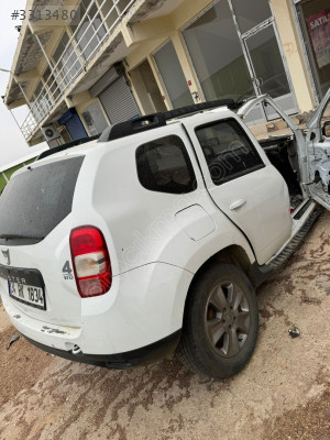 Dacia duster arka sağ çamurluk hatasız beyaz