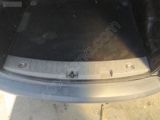 ÇIKMA VW CADDY ARKA PANEL ÜST PLASTİĞİ