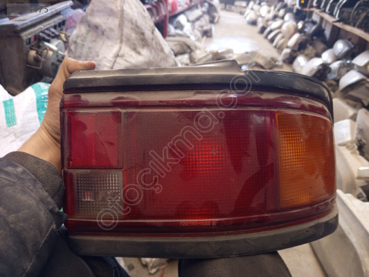 Mazda 323 sedan sağ arka stop