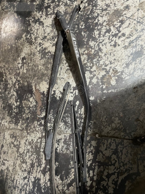 HYUNDAİ GRUBU ARAÇLARIN DIŞ SİLGİ KOLLARI