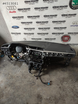 Opel Corsa F göğüs torpido