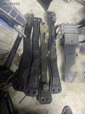 Mıtsubıshı Carisma Ön şanzıman Travesi