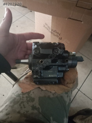 Fiat Doblo 1.9 JTD mazot pompası kod 0445010007