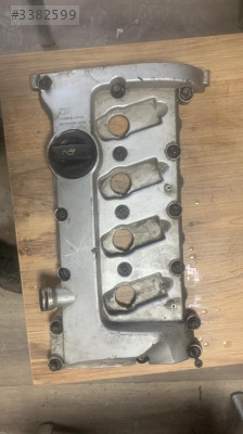 Audi a4 passat b6 benzin silindir eksantrik mili kapağı