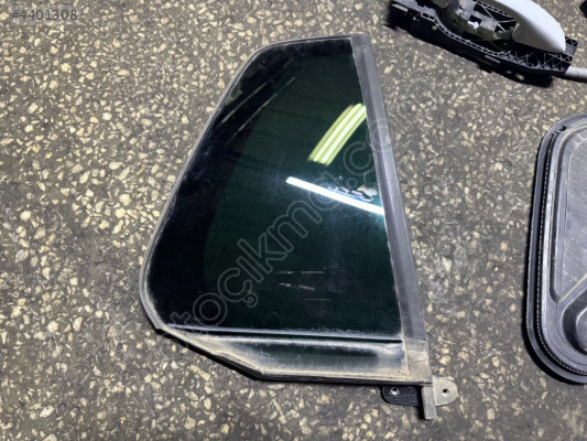 VOLKSWAGEN GOLF 7 ÇIKMA ORJİNAL SAG ARKA KAPI KELEBEK CAMI