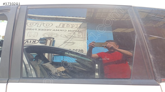 ford fiesta sol arka kapı camı
