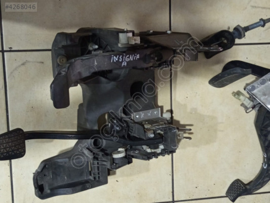 OPEL INSİGNİA A DEBRİYAJ FREN PEDALI