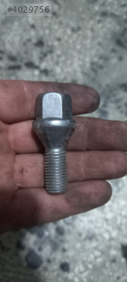 Mitsubishi Carisma 1 adet bijon