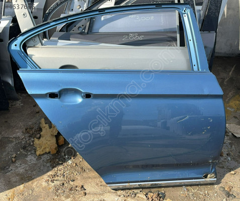 VOLKSWAGEN PASSAT B8 SAĞ ARKA KAPI