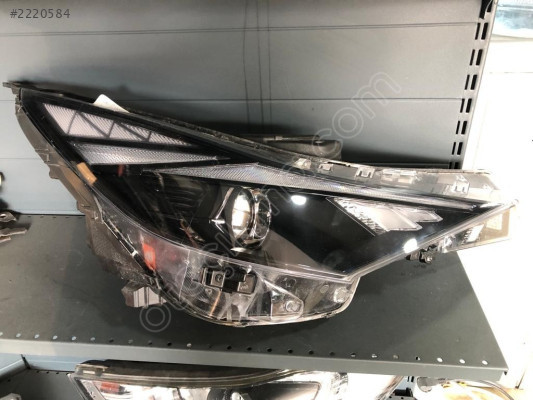 HYUNDAİ ELANTRA SAĞ FAR 2023