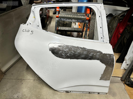 RENAULT CLİO 5 SAĞ ARKA KAPI ORJİNAL ÇIKMA