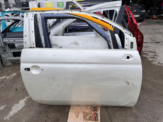 OTO CEM'DEN ÇIKMA FİAT 500C SAĞ KAPI