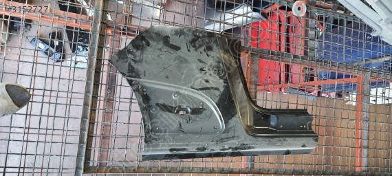 Renault kagoo sag arka camurluk