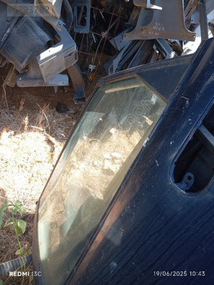 Hyundai Accent sol arka kapı camı