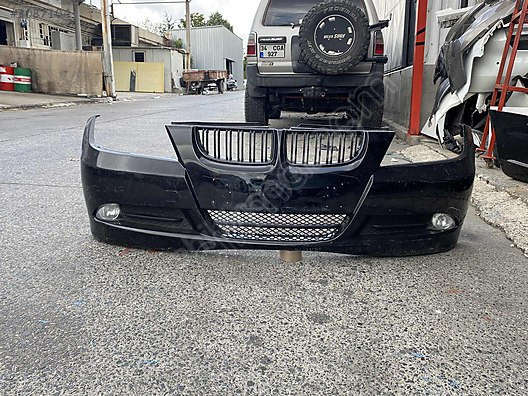 Bmw 3.20 E90 orijinal çıkma hatasız ön tampon