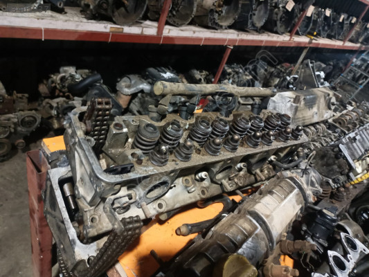 MERCEDES 117 MOTOR V8 SİLİNDİR KAPAKLARI
