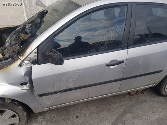 Ford Fiesta 2003-2008 ön kapı