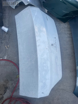 Peugeot 301 arka bagaj kapağı beyaz