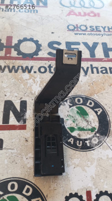 5G1863144D Golf 8 orta konsol tutucu braketi