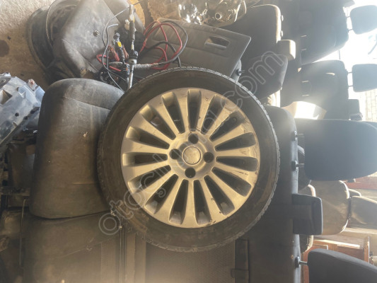 FORD FİESTA ÇELİK JANT ÇIKMA ORJİNAL 8V21-1007-HA