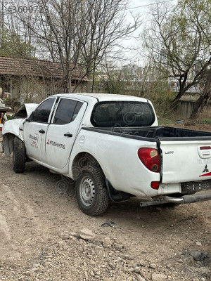 Mitsubishi L 200 sol ön kapı