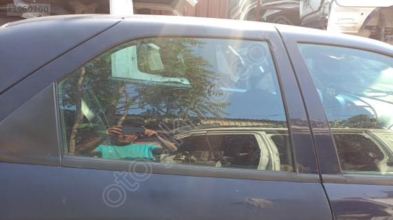 citroen xsara sağ arka kapı camı