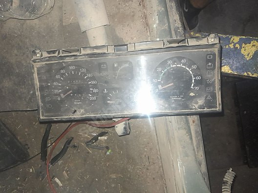 Renault 9 brodvay km gösterge paneli.